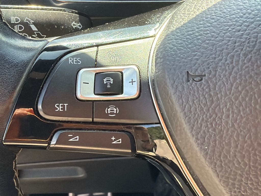 Used 2019 Gray Volkswagen 2.0T SEL Premium R-Line image 24