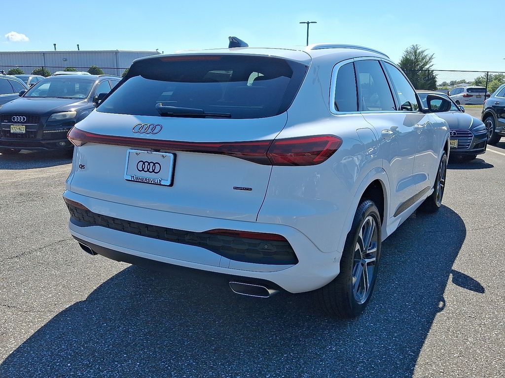 Thumbnail: 2025 Audi Q5 - 4