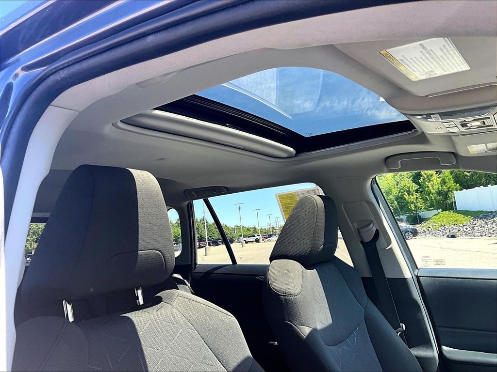2021 Toyota RAV4 — photo 22