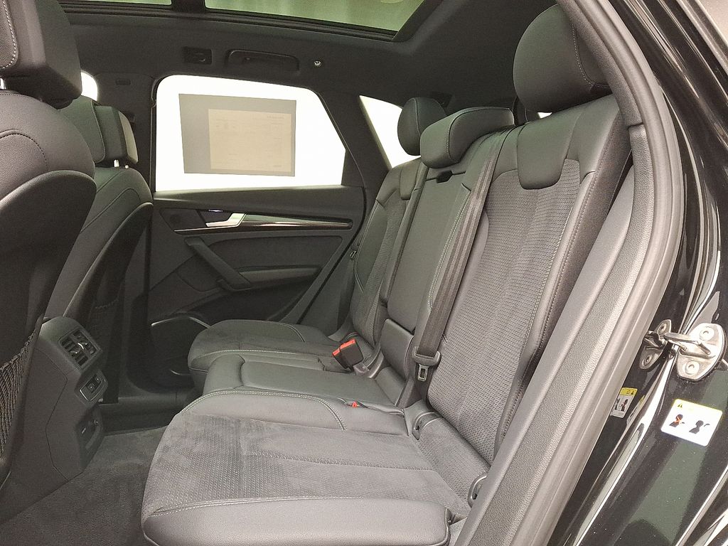 Thumbnail: 2024 Audi SQ5 - 10