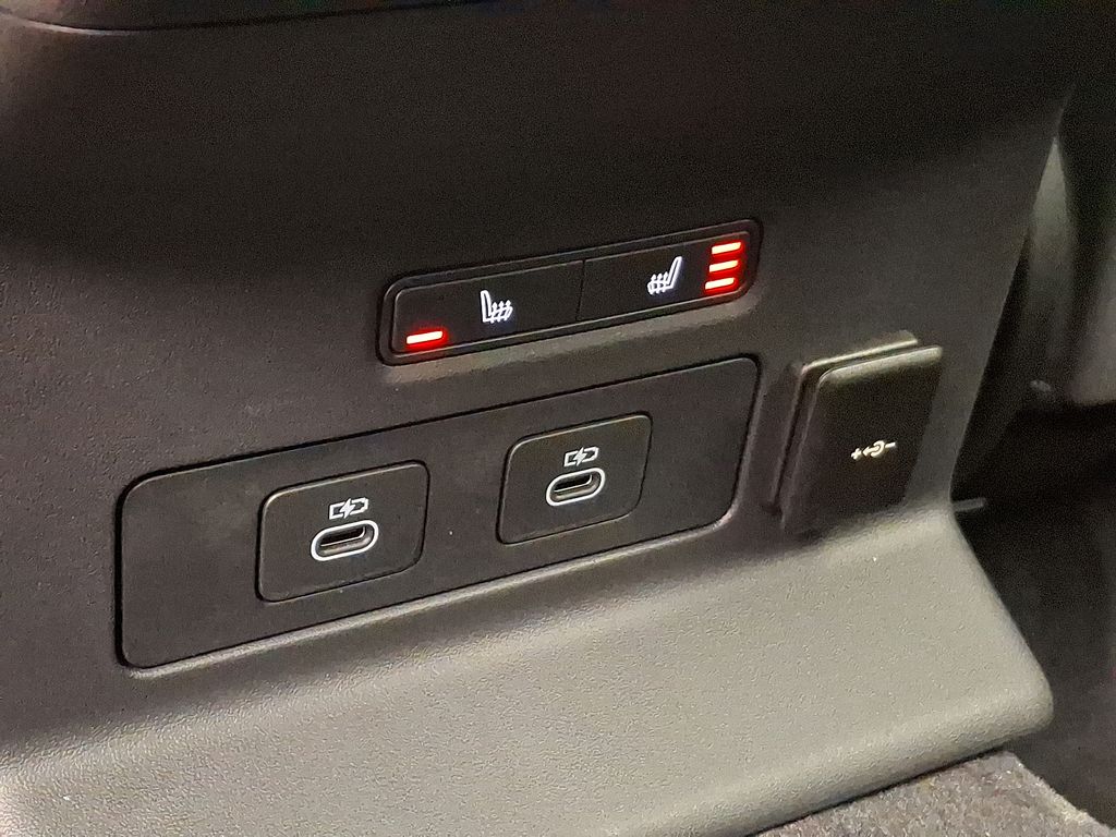 Thumbnail: 2026 Land Rover Range Rover Velar - 7