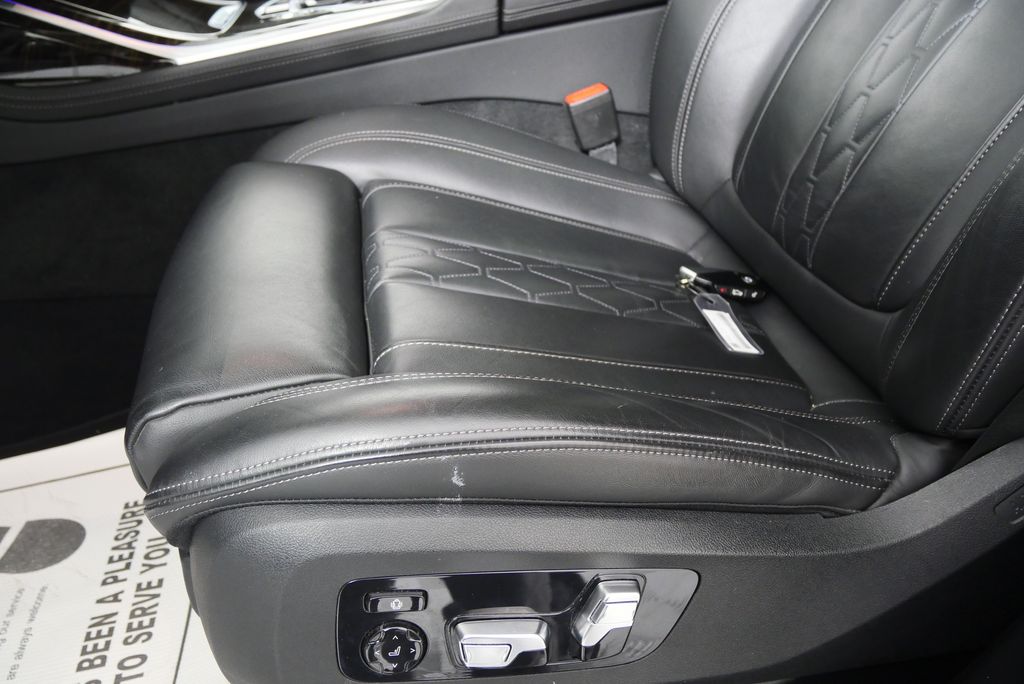 2023 BMW X7 xDrive40i 9