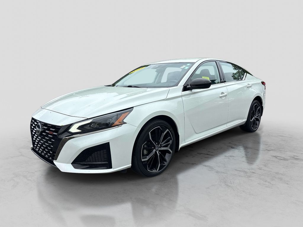 Pearl White Tricoat 2023 Nissan Altima 2.5 SR AWD Sedan All-Wheel Drive Continuously Variable Transmission