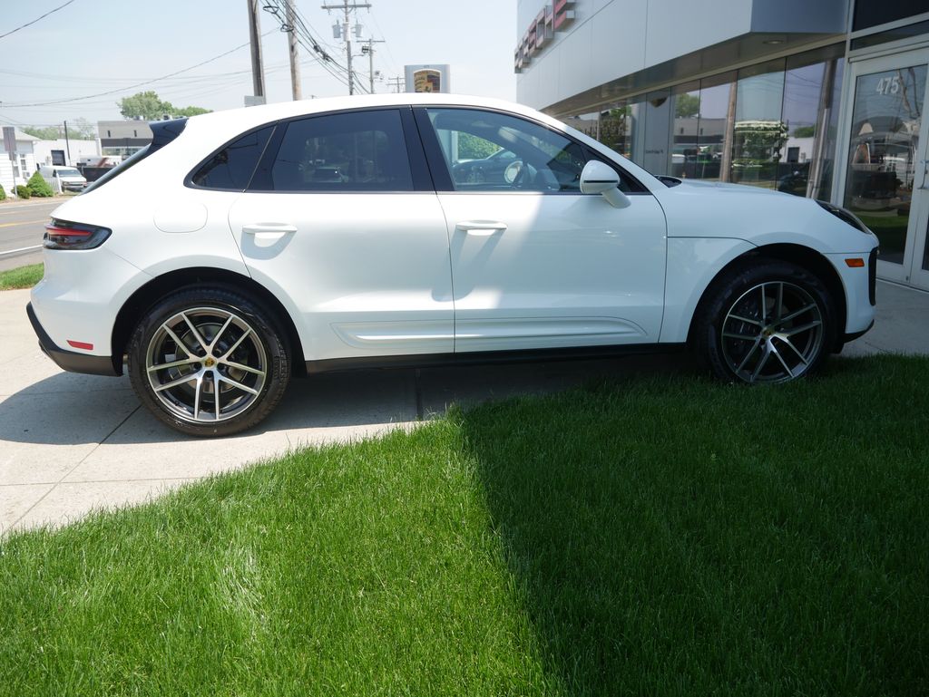 Thumbnail: 2026 Porsche Macan - 8