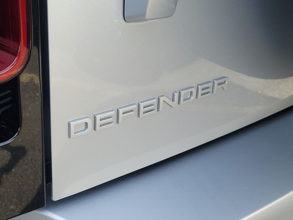 2024 Land Rover Defender 110 21