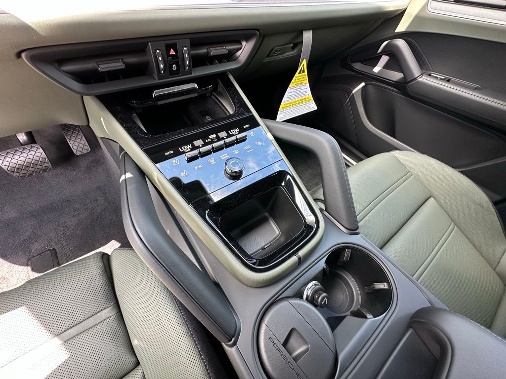 Thumbnail: 2026 Porsche Cayenne - 28