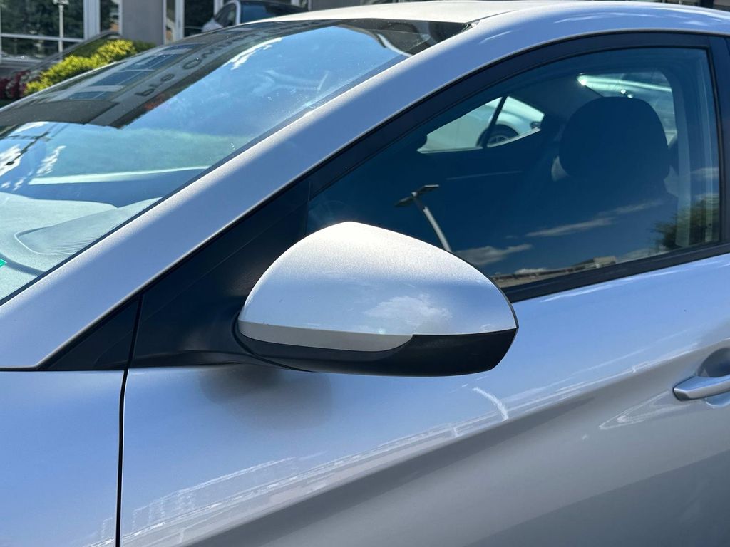 Thumbnail: 2019 Hyundai Elantra - 13