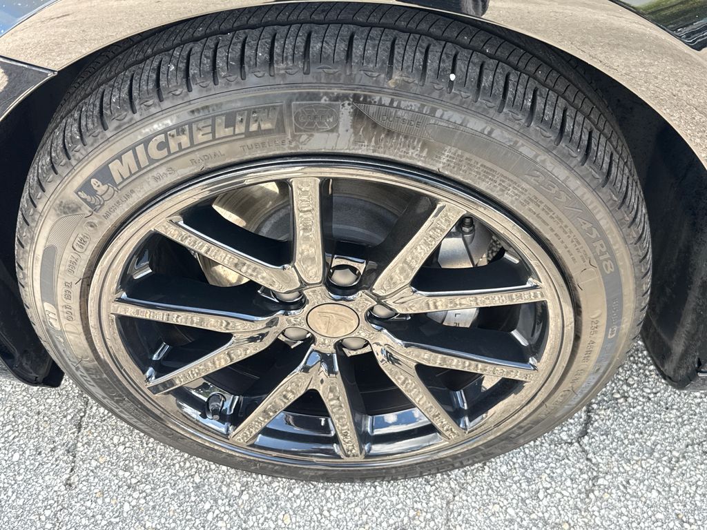 Used 2022  Tesla Long Range image 11