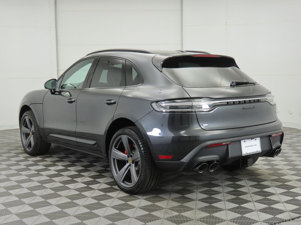 Thumbnail: 2025 Porsche Macan - 3