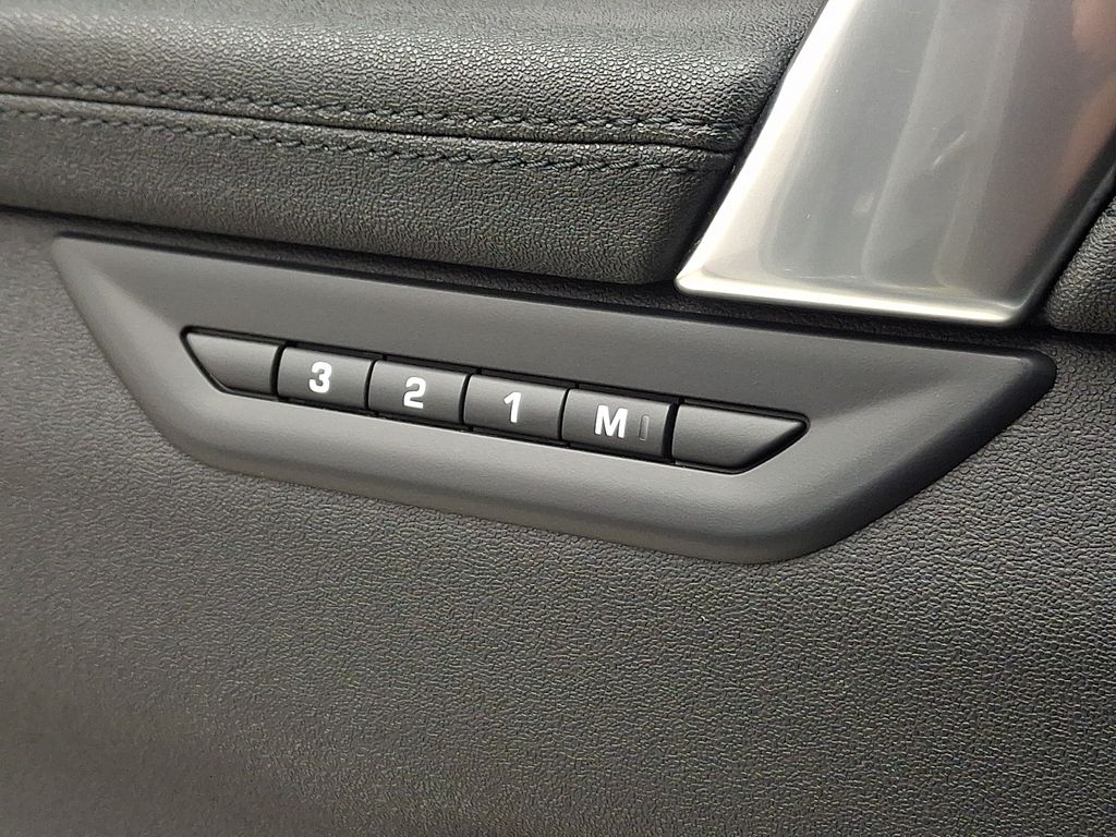 Thumbnail: 2025 Land Rover Discovery Sport - 27