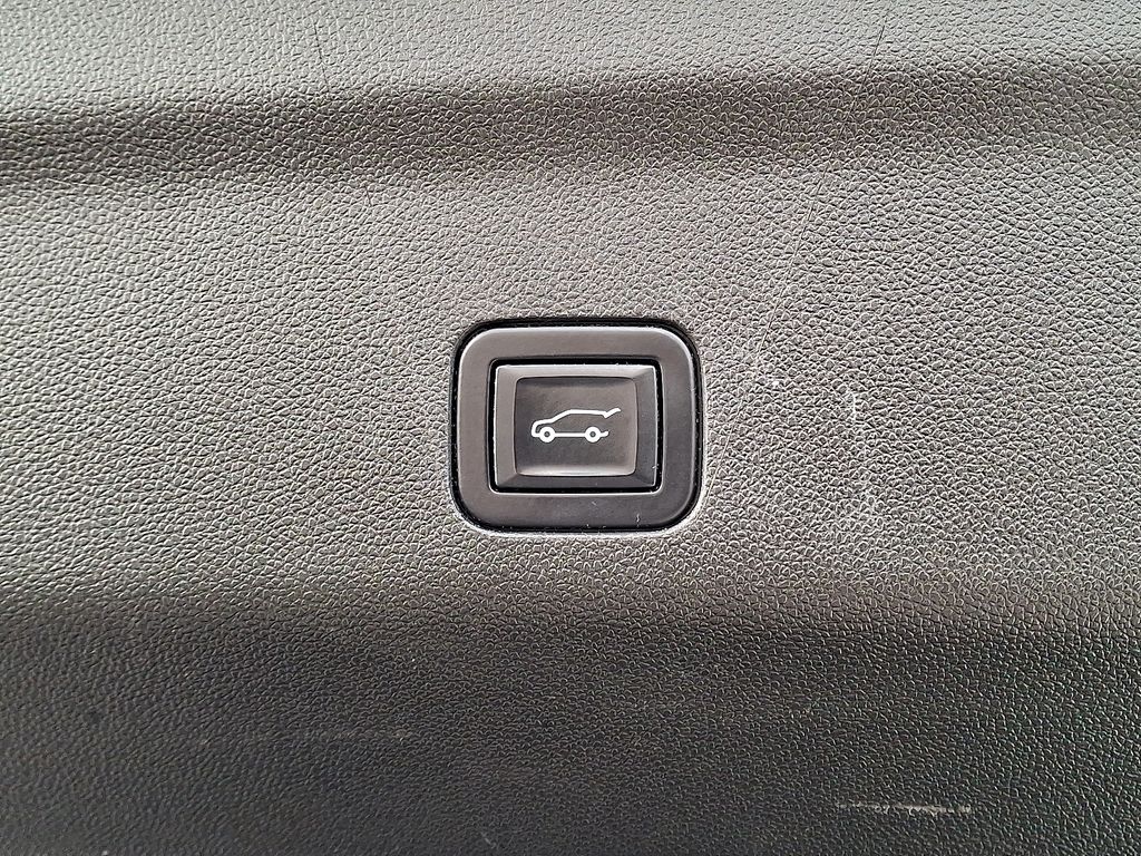 used 2022 Chevrolet Tahoe car, priced at $43,500