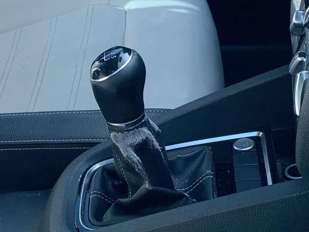 Thumbnail: 2016 Volkswagen Jetta - 9