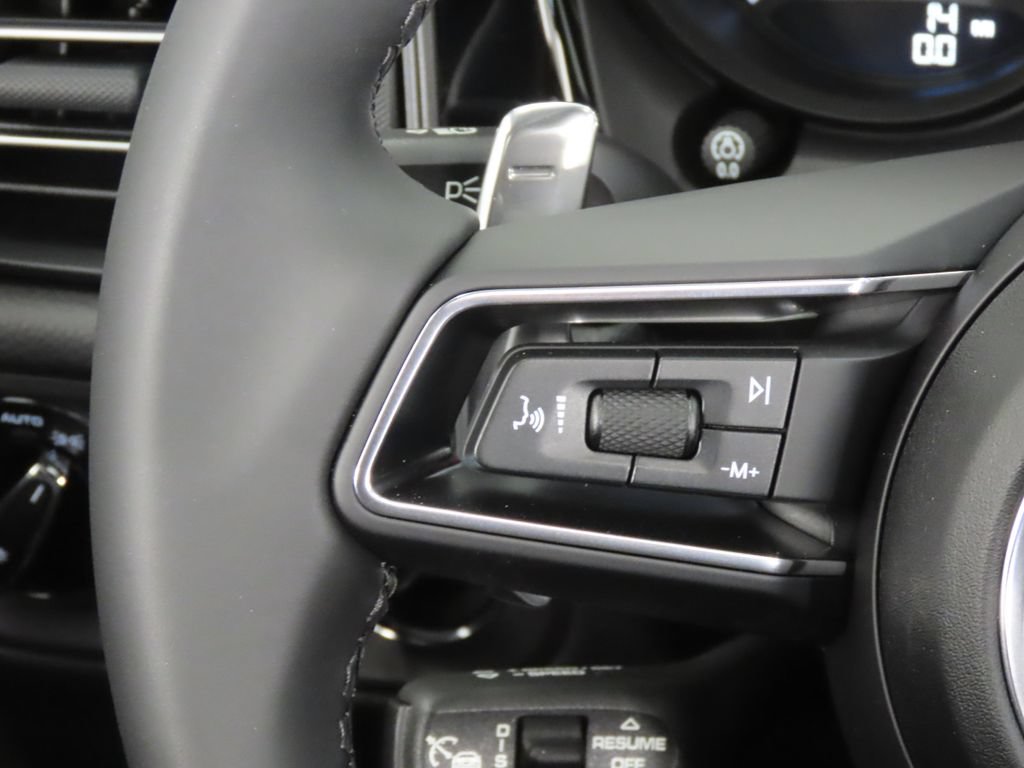 Thumbnail: 2026 Porsche Macan - 20