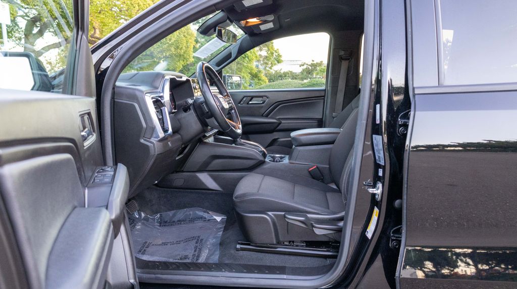 Used 2024 GMC Canyon Elevation 4D Crew Cab