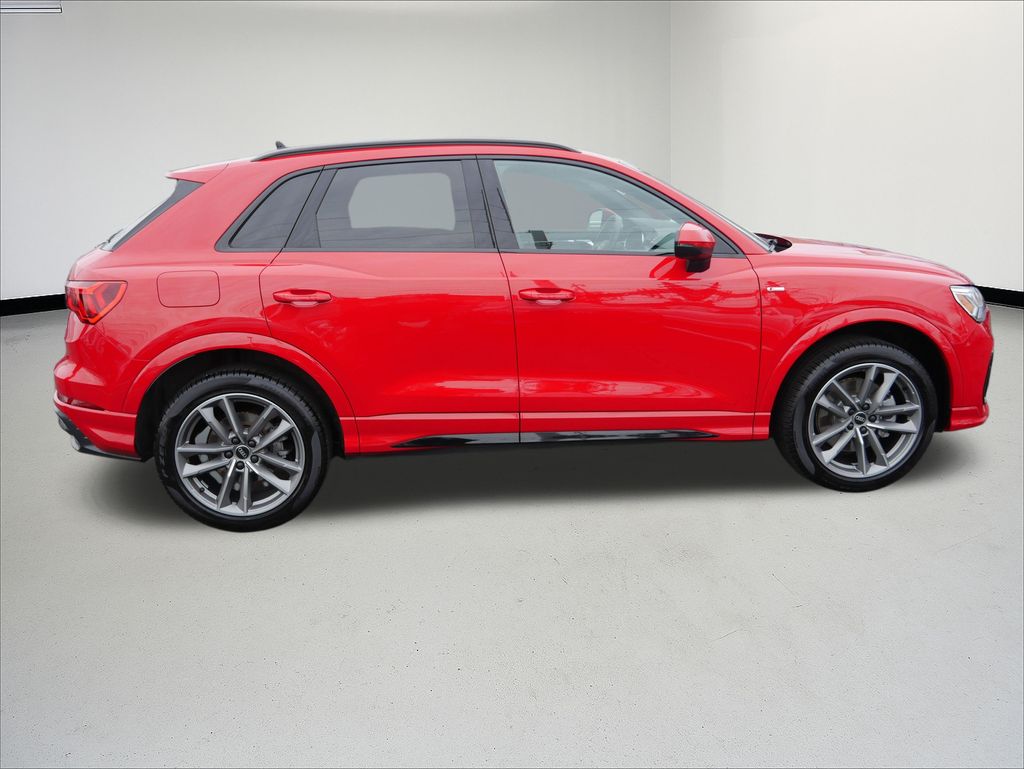 Thumbnail: 2022 Audi Q3 - 6