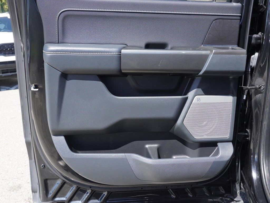Used 2023 Black Ford XLT image 27