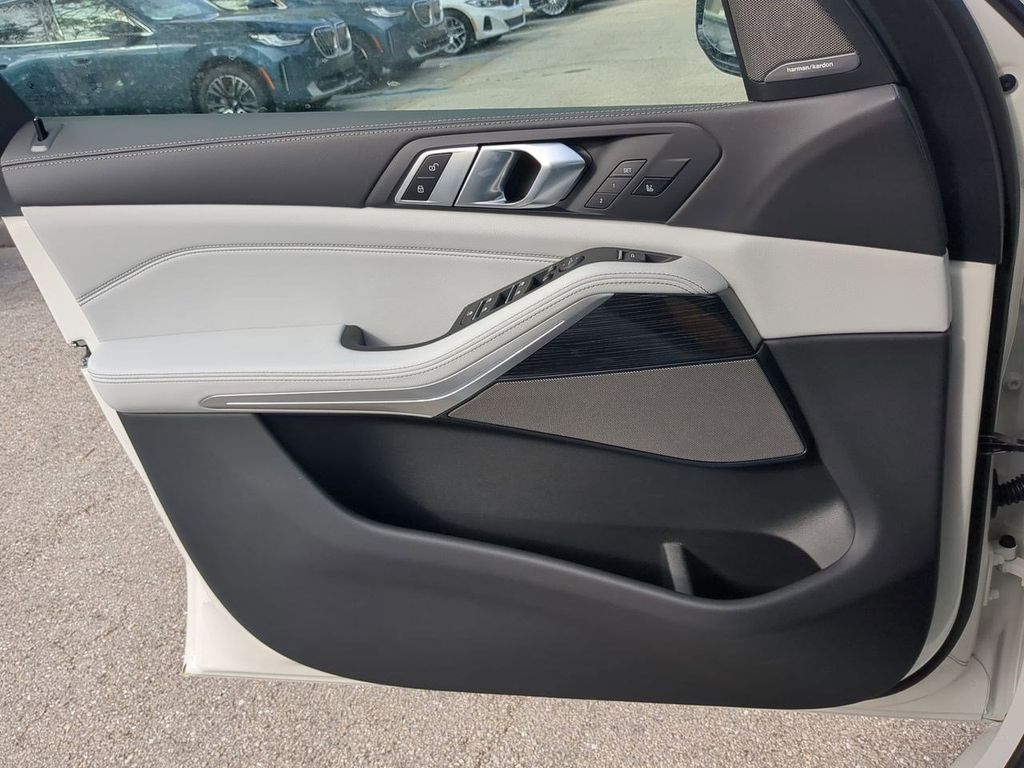 New 2026 White BMW xDrive40i image 31