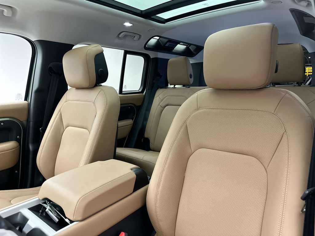 Thumbnail: 2025 Land Rover Defender - 9