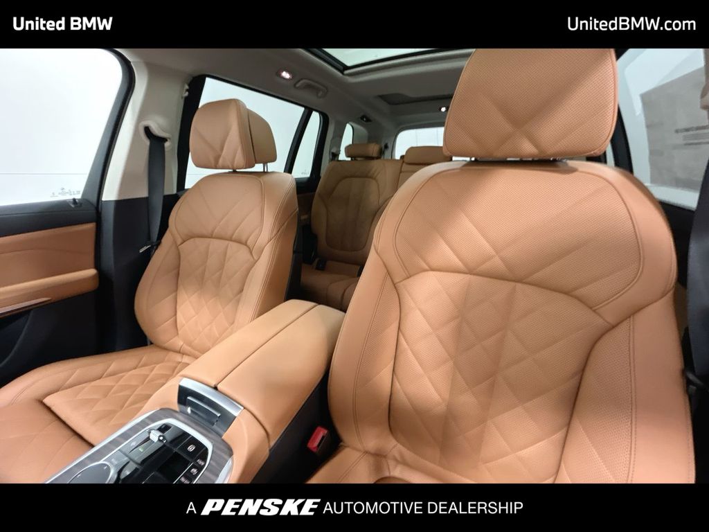 Thumbnail: 2026 BMW X7 - 13