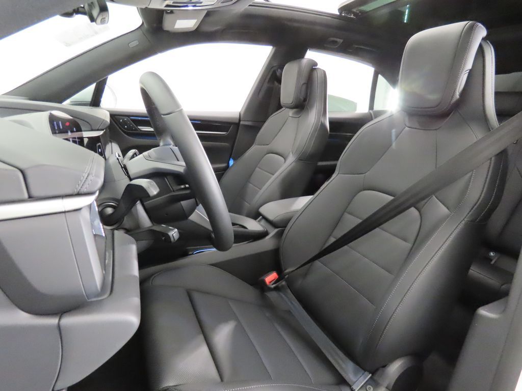 Thumbnail: 2026 Porsche Macan - 5