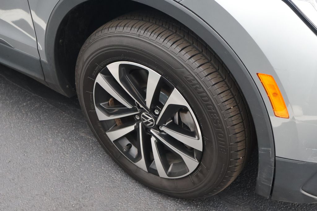 Thumbnail: 2022 Volkswagen Tiguan - 5