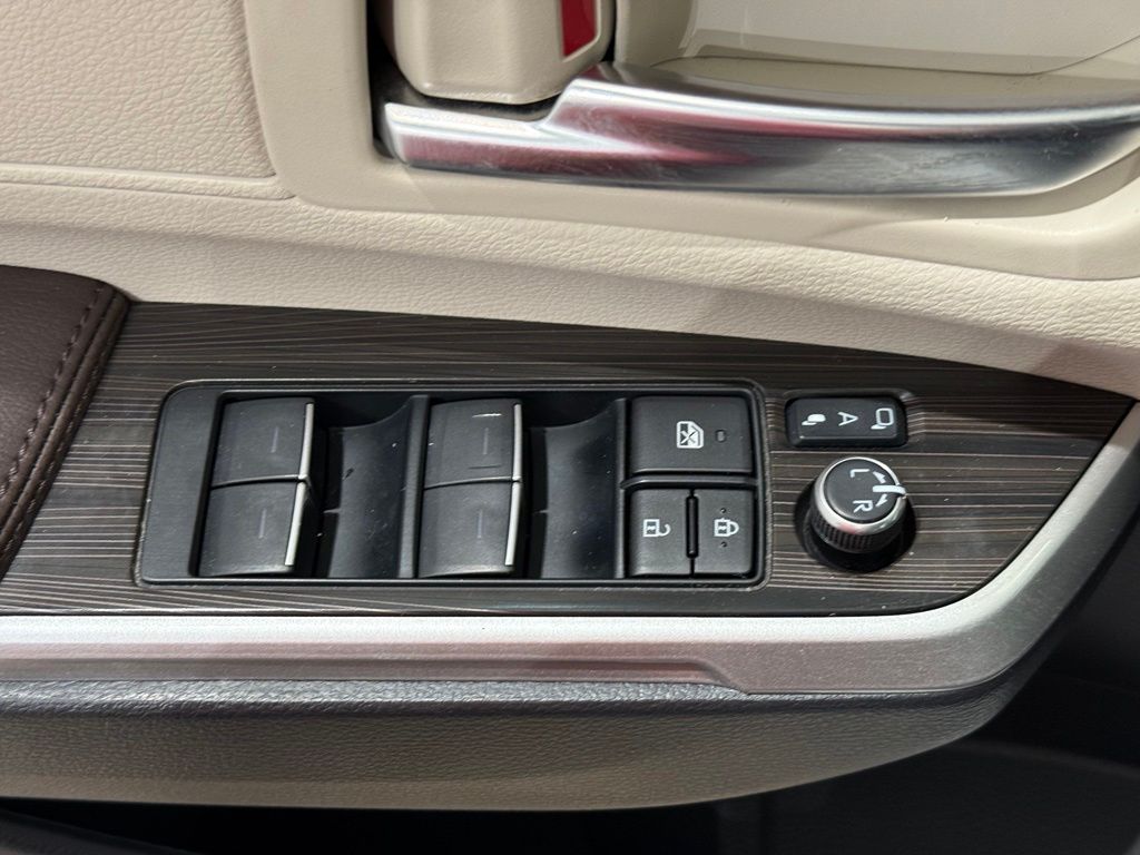 Thumbnail: 2023 Toyota Sienna - 16