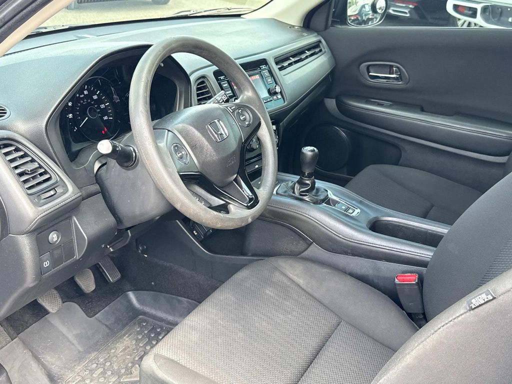 2017 Honda HR-V LX photo
