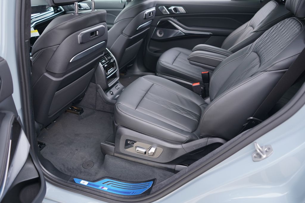 Thumbnail: 2026 BMW X7 - 18