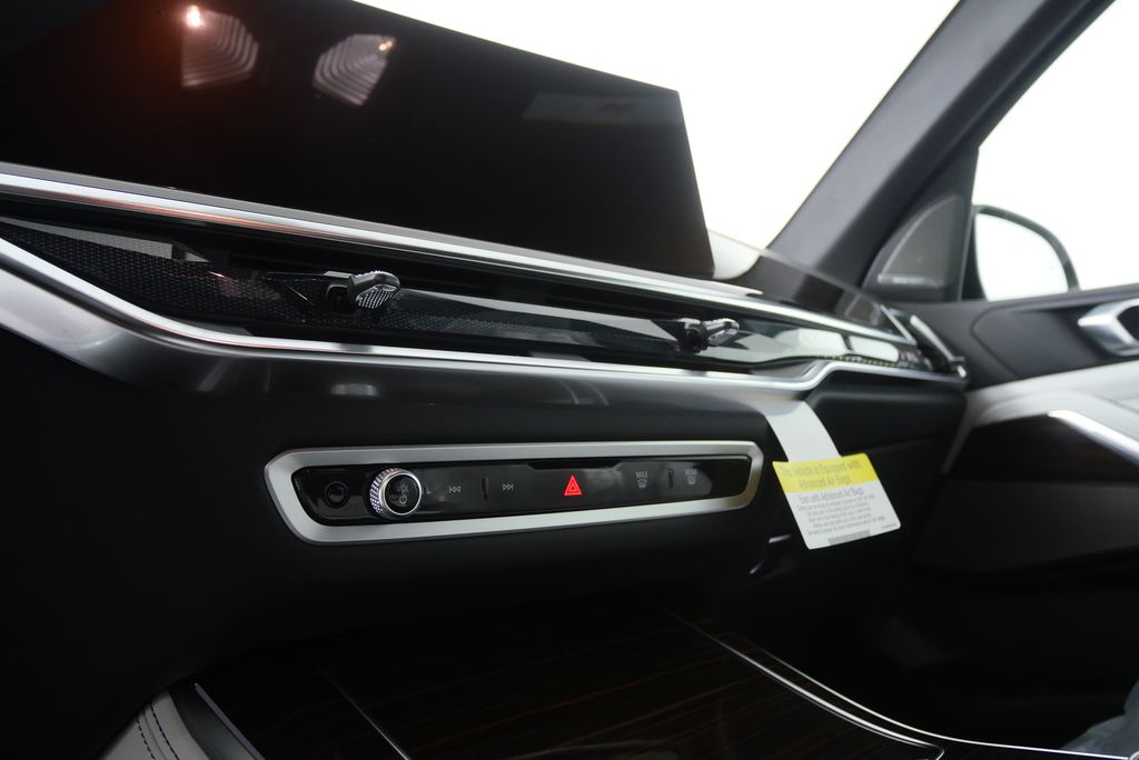 Thumbnail: 2026 BMW X5 - 21