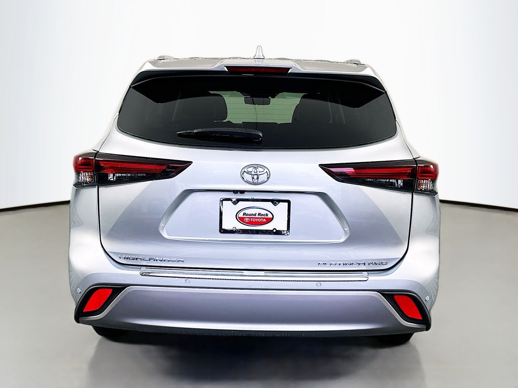 Thumbnail: 2024 Toyota Highlander - 6