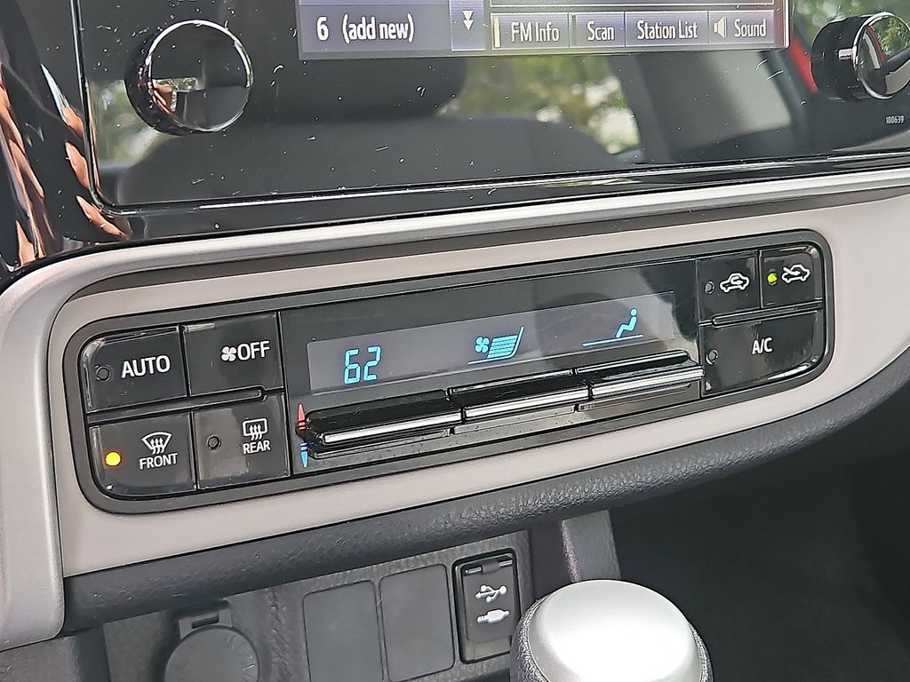 Thumbnail: 2019 Toyota Corolla - 16