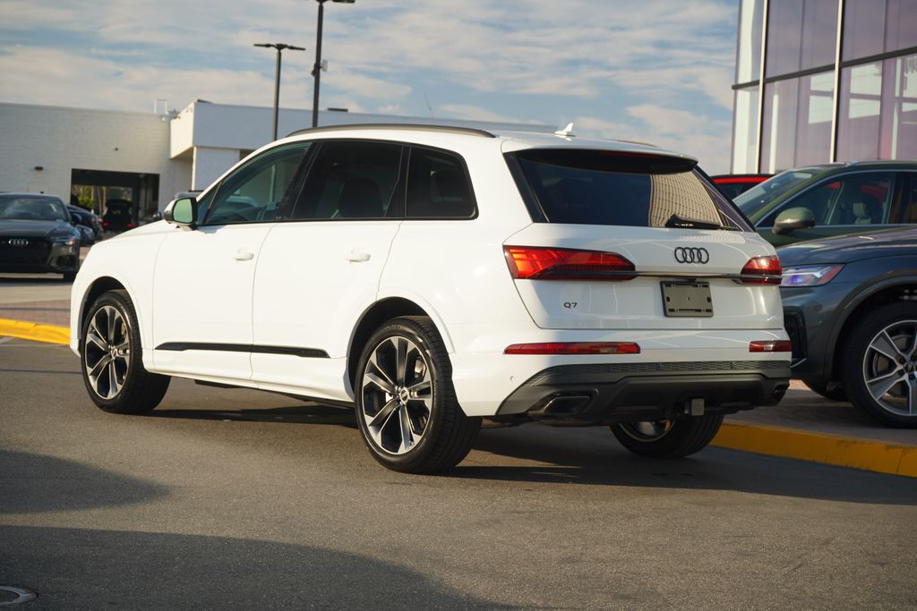 2025 Audi Q7  3