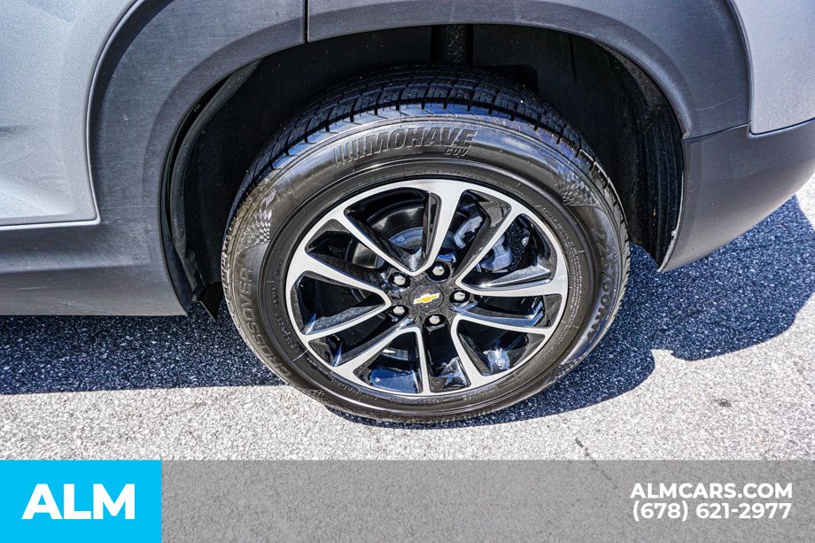 Used 2025 Gray Chevrolet LT image 16