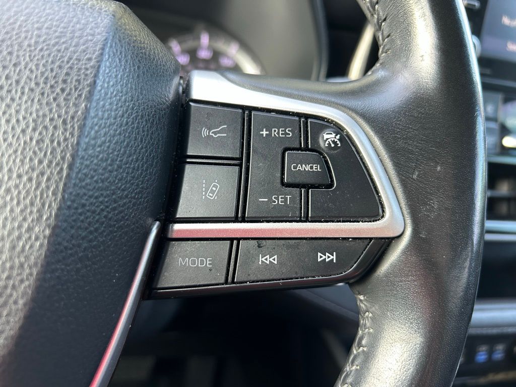 Thumbnail: 2022 Toyota Highlander - 19