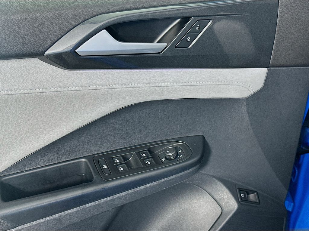 Thumbnail: 2023 Volkswagen Taos - 18
