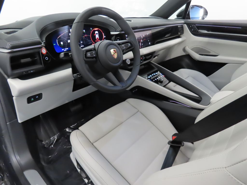 Thumbnail: 2025 Porsche Macan - 4