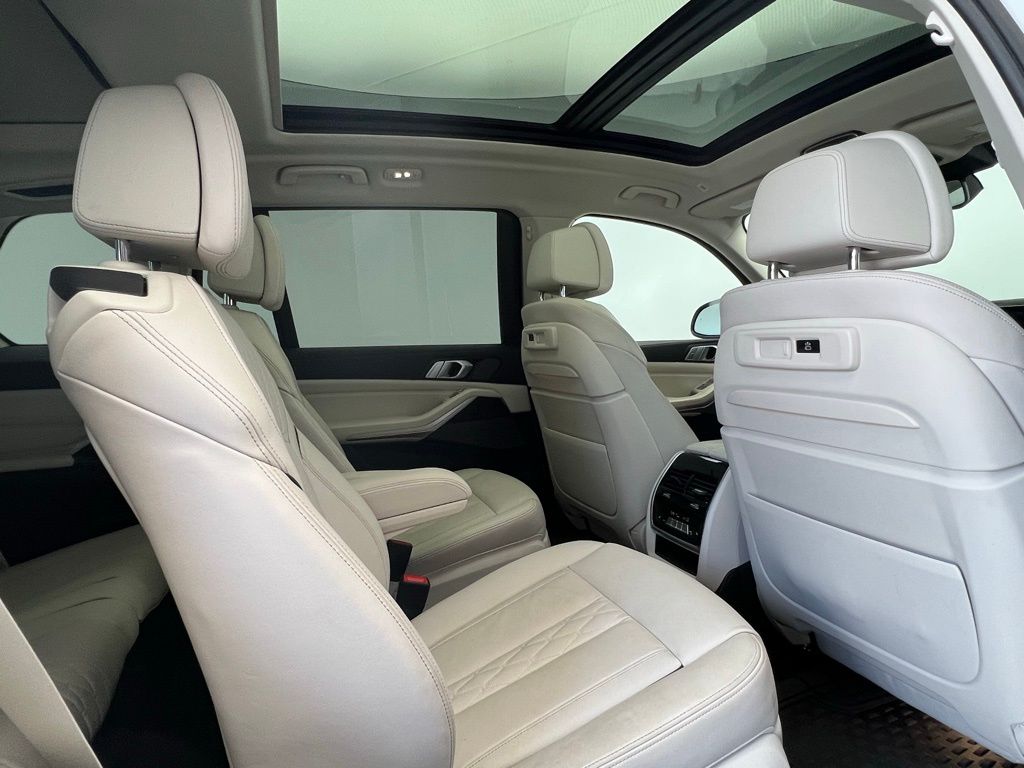 Thumbnail: 2021 BMW X7 - 8
