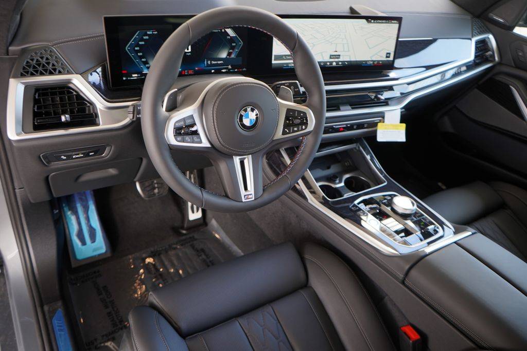 2025 BMW X7 M60i 13