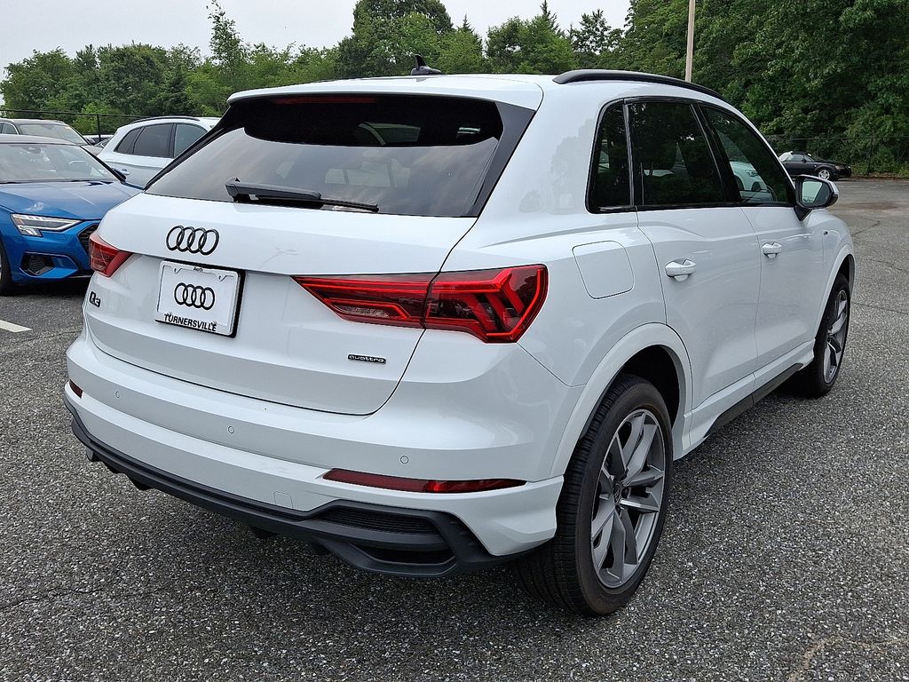 Thumbnail: 2025 Audi Q3 - 4