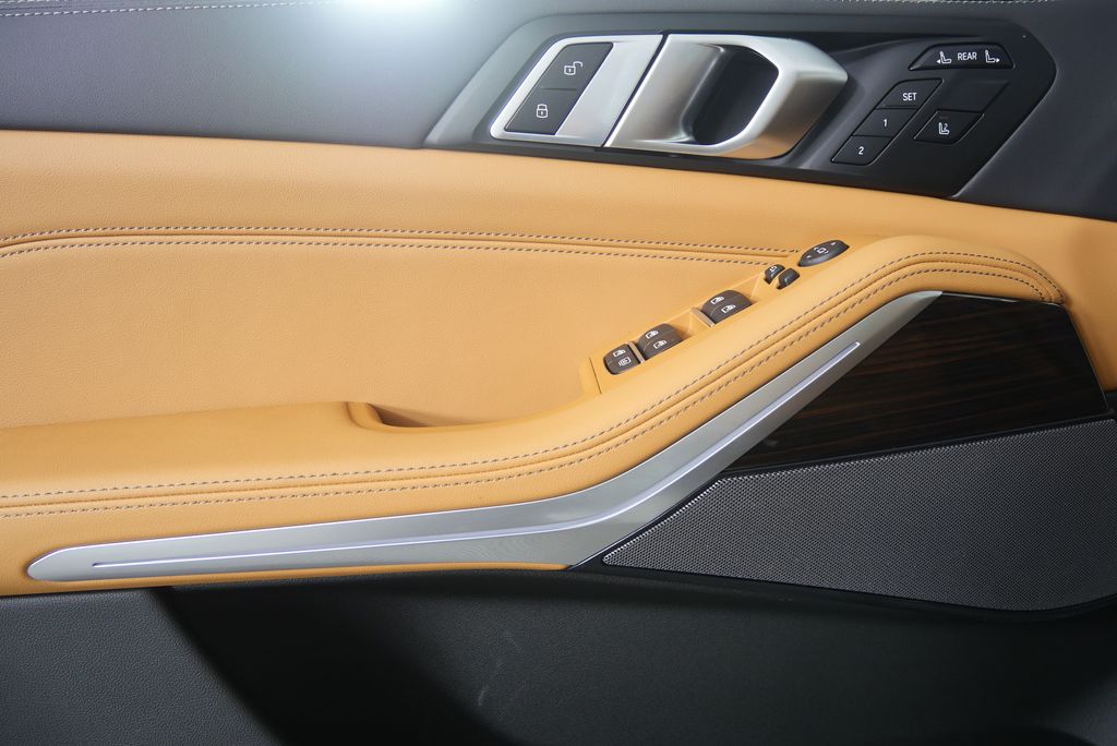 Thumbnail: 2026 BMW X7 - 9