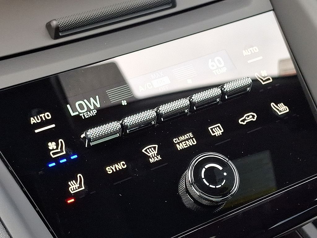 Thumbnail: 2025 Porsche Macan - 17