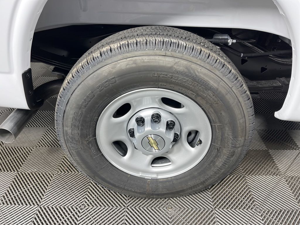 Thumbnail: 2025 Chevrolet Express - 16