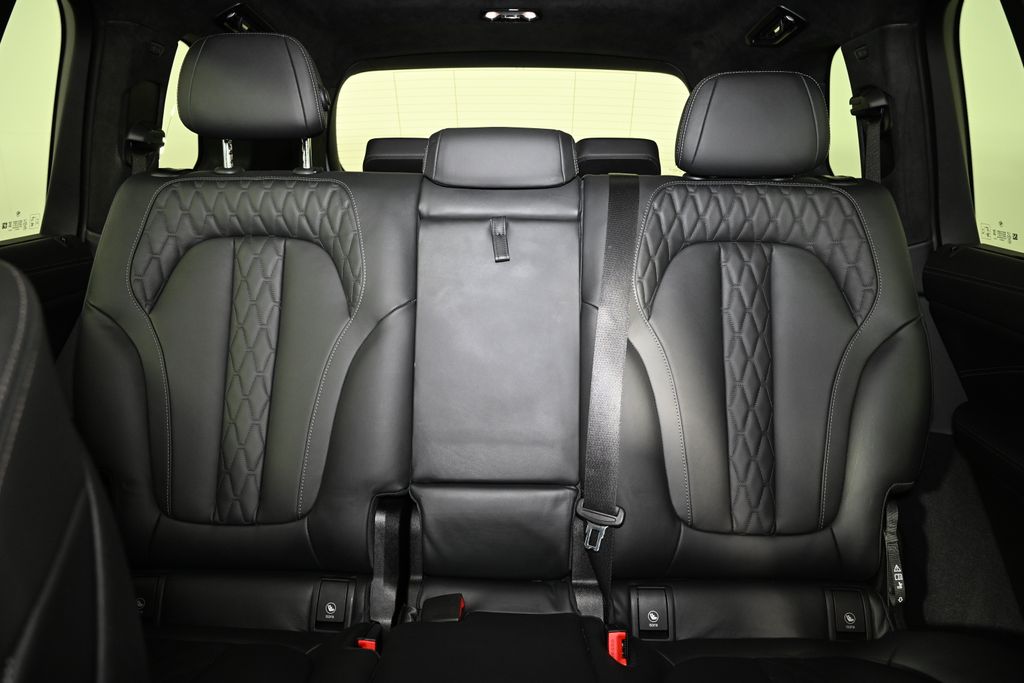 2023 BMW X7 xDrive40i 25