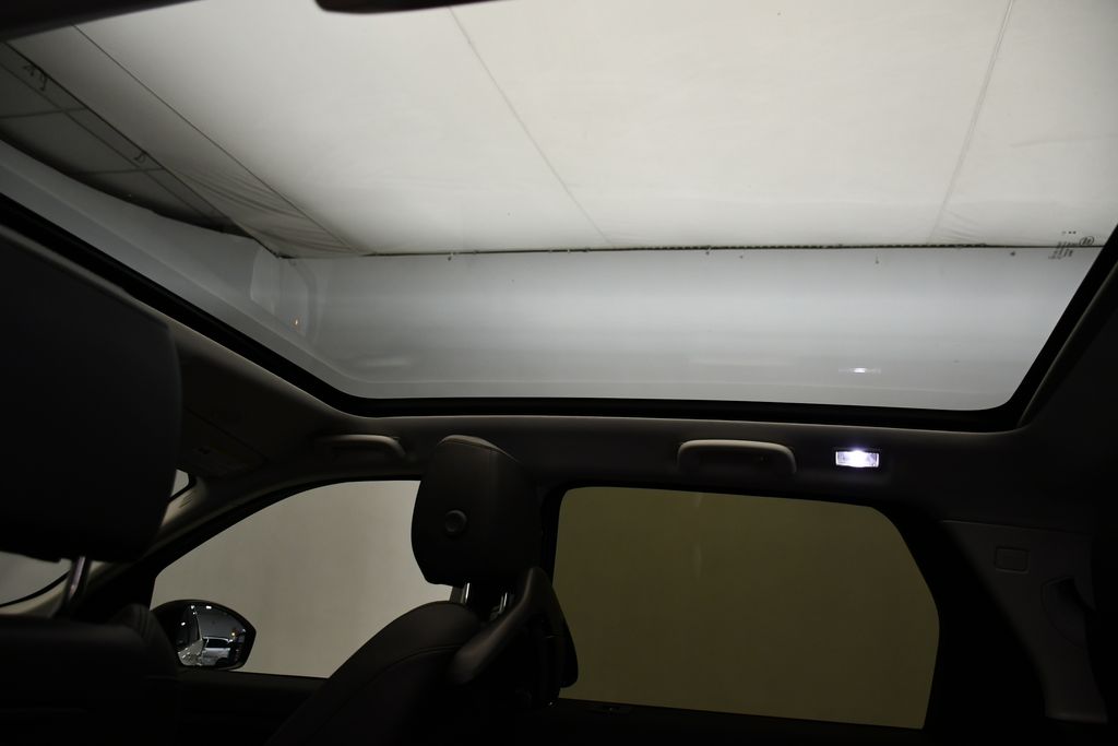 Thumbnail: 2025 Land Rover Discovery Sport - 15