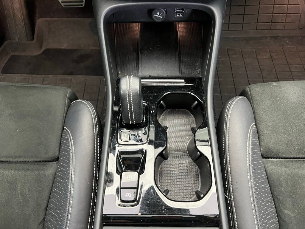 Thumbnail: 2021 Volvo XC40 - 11