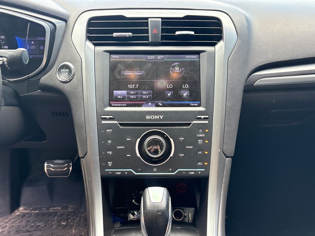 Used 2013 Silver Ford Titanium image 24