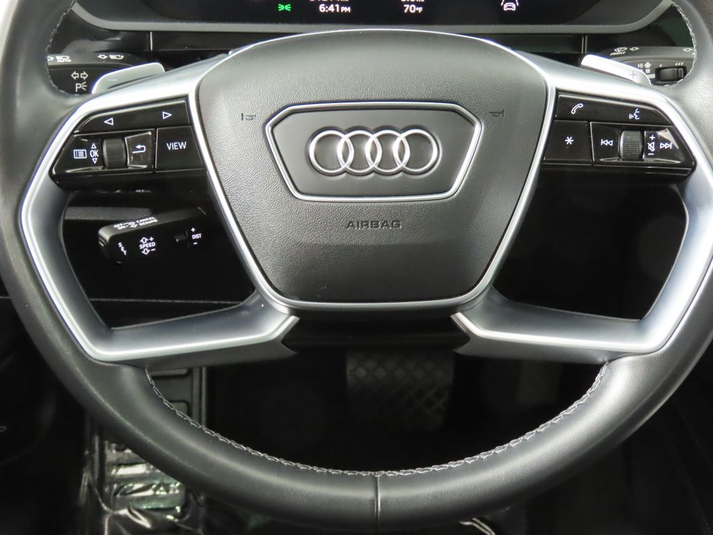 Thumbnail: 2023 Audi e-tron - 16