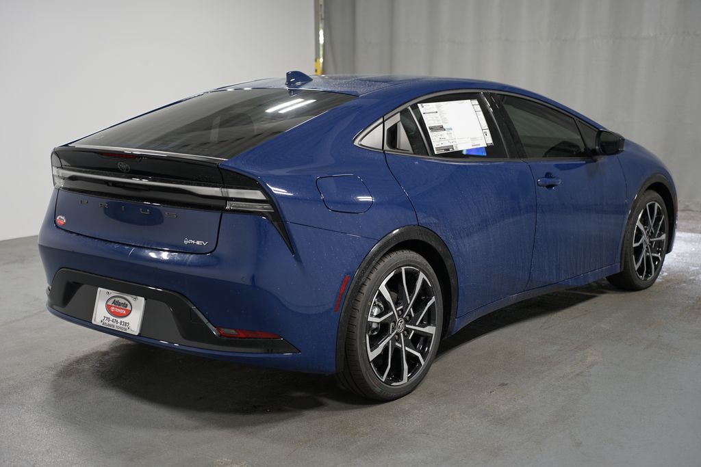 2025 Toyota Prius Plug-in 8