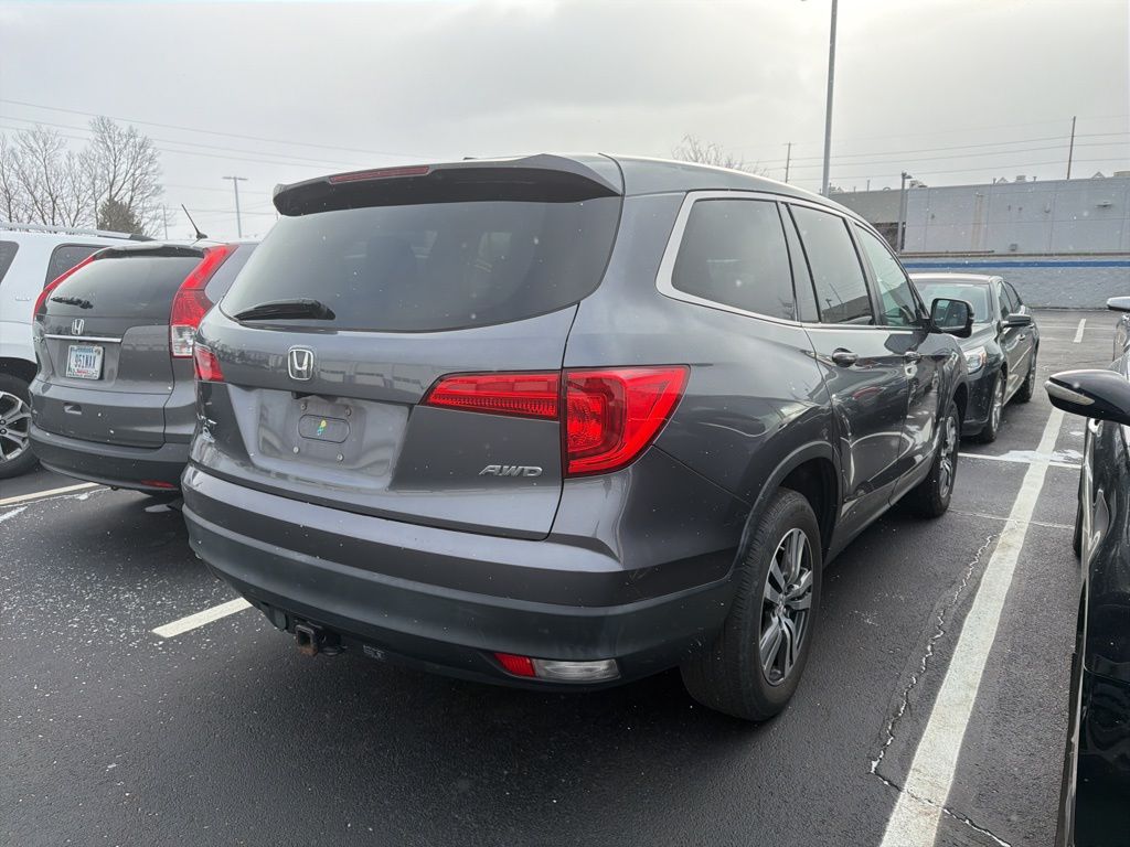 Thumbnail: 2016 Honda Pilot - 3