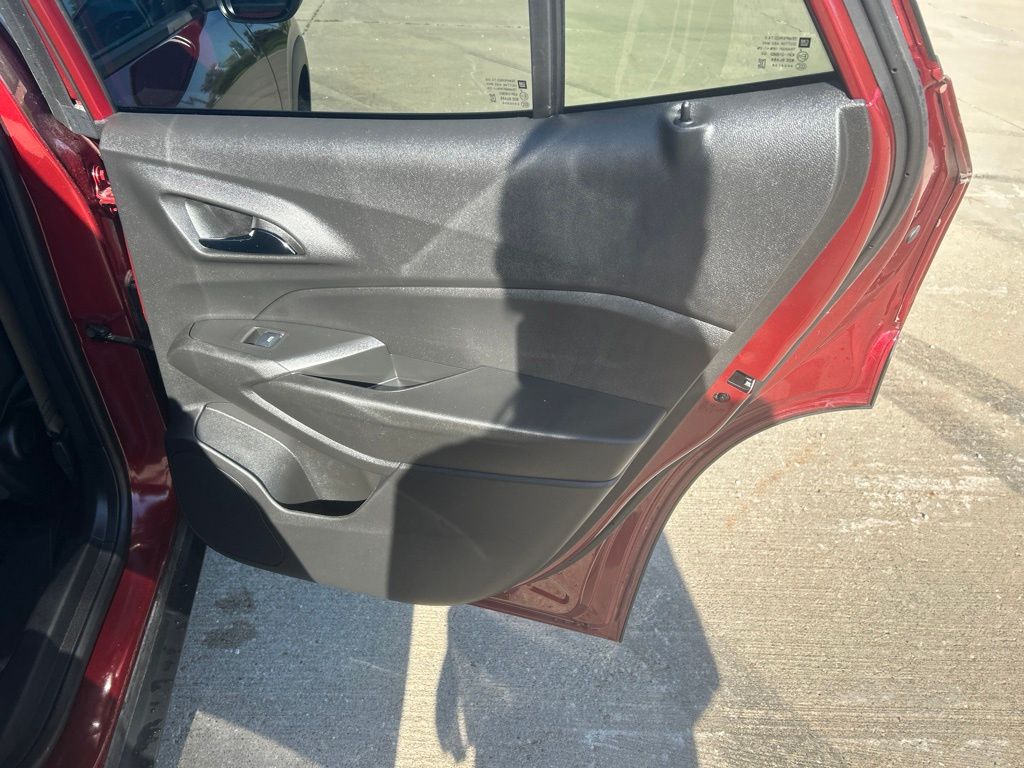 Used 2025 Chevrolet Trax SUV